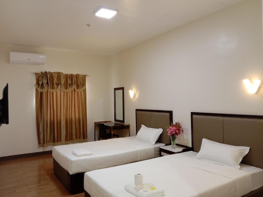 Postel nebo postele na pokoji v ubytování Meaco Royal Hotel- Lucena