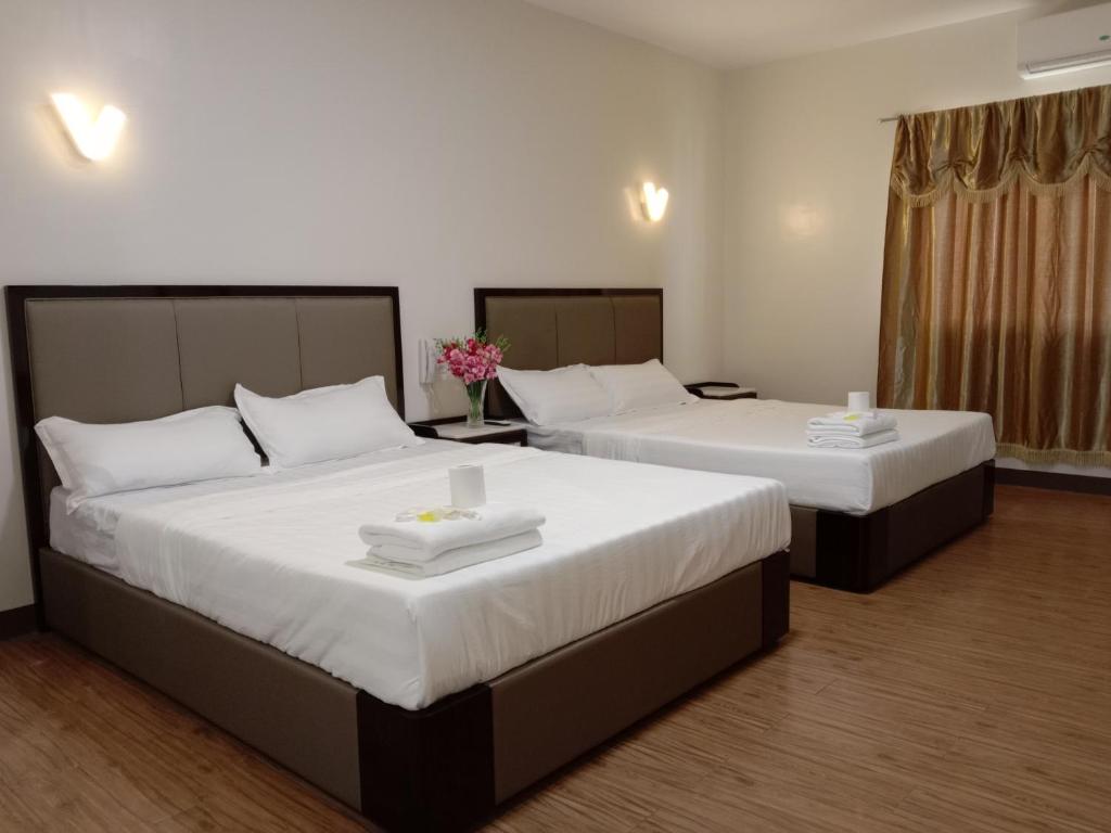 Postel nebo postele na pokoji v ubytování Meaco Royal Hotel- Lucena