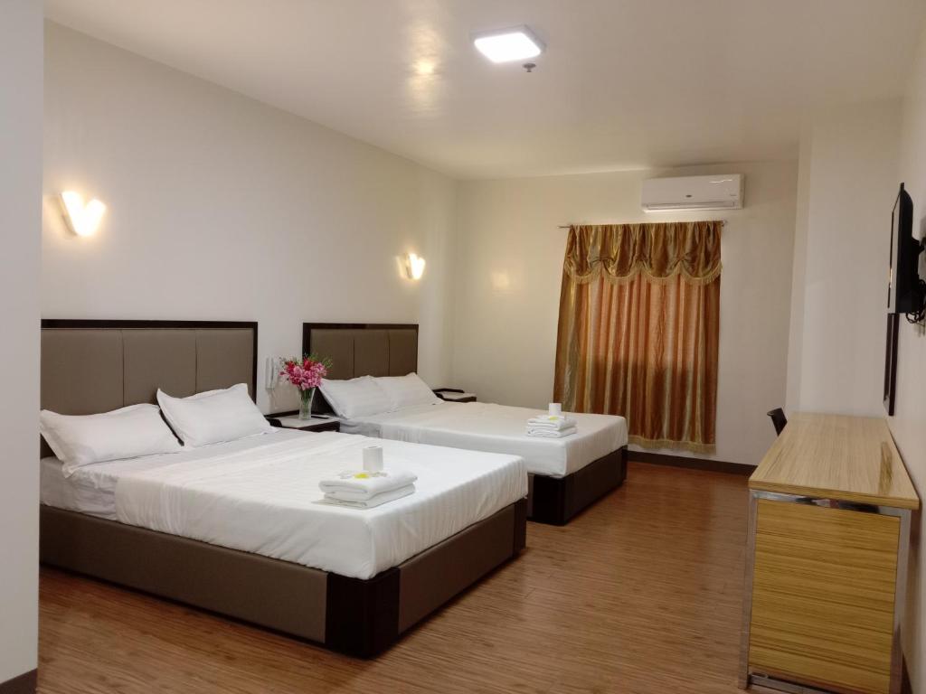 Postel nebo postele na pokoji v ubytování Meaco Royal Hotel- Lucena