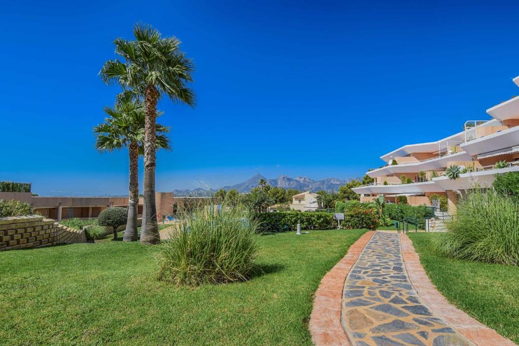 A garden outside Apartamento Altea Nova