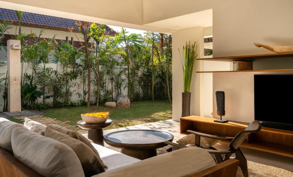 TOP 10 Mejores Hoteles de Lujo en Ubud, Bali 363604049