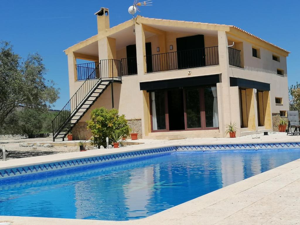 Bazén v ubytování Habitaciones en Finca Olivo y Almendro nebo v jeho okolí