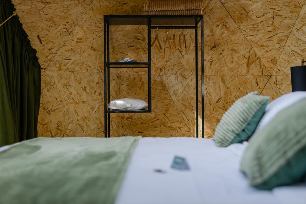 Postel nebo postele na pokoji v ubytování Glamping Martini Kvariati
