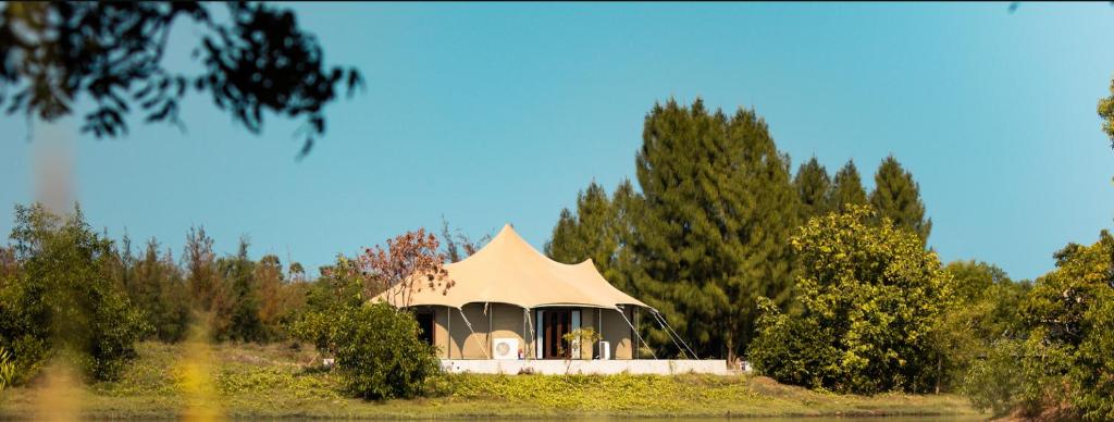 a gazebo with a pointed roof in a field at The Alampara Resort in Cheyūr