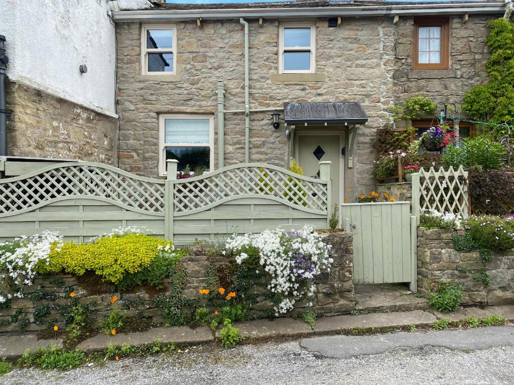 4 Castle View, Barnoldswick (updated prices 2024)