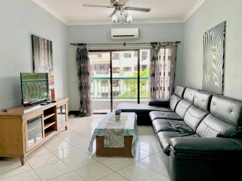 MARINA COURT VACATION HOME 3 BEDROOMS - Kota Kinabalu - Three-Bedroom Apartment