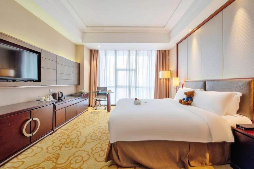 Postel nebo postele na pokoji v ubytování Shenzhen Avant-Garde Hotel