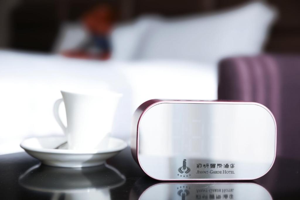 Postel nebo postele na pokoji v ubytování Shenzhen Avant-Garde Hotel