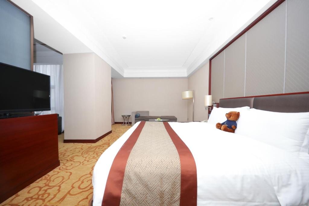 Postel nebo postele na pokoji v ubytování Shenzhen Avant-Garde Hotel