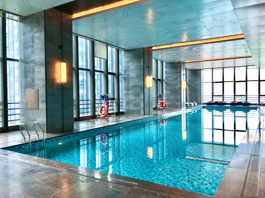 Ascott M-City Foshan内部或周边的泳池