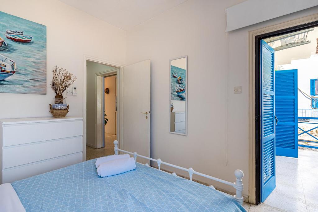 Postel nebo postele na pokoji v ubytování Sea Breeze 1-BR Apt in Pyla