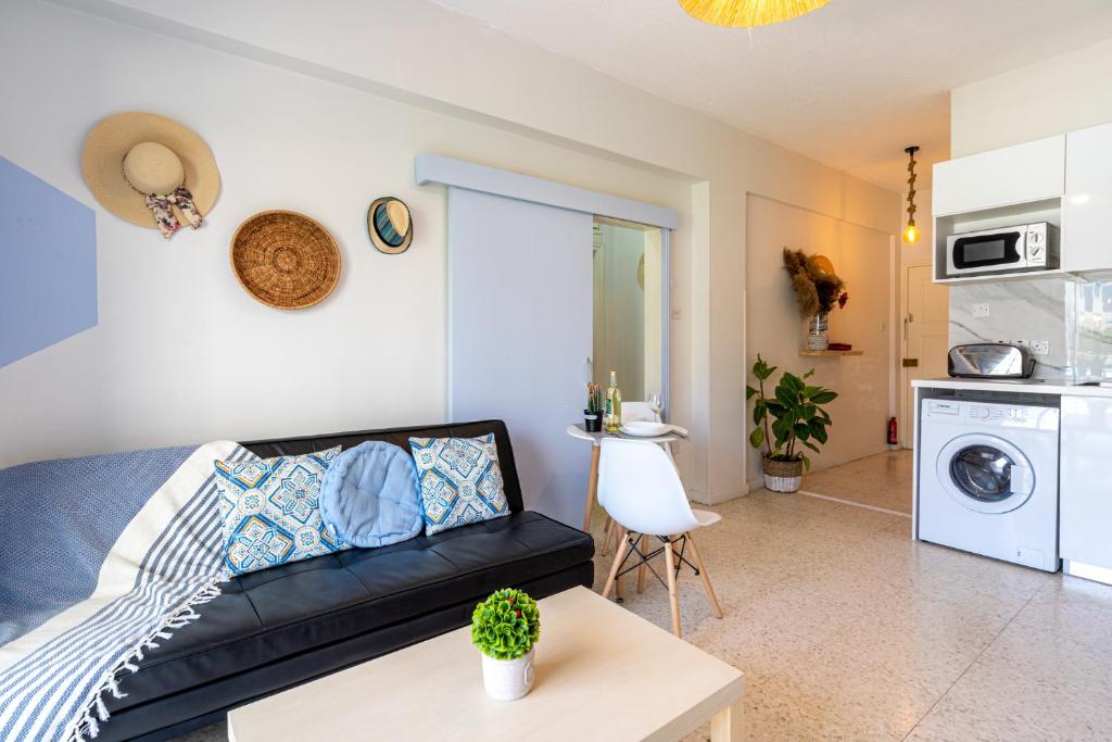 Kuchyň nebo kuchyňský kout v ubytování Sea Breeze 1-BR Apt in Pyla