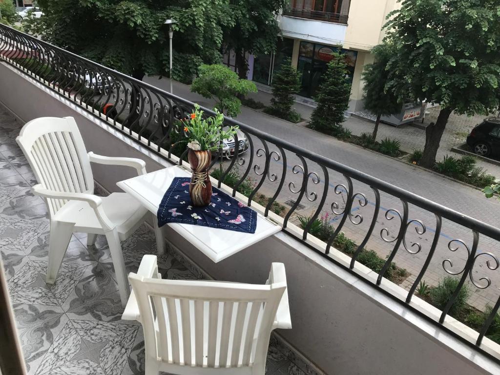 Lovely Apartment in front of the Lake - Image 6