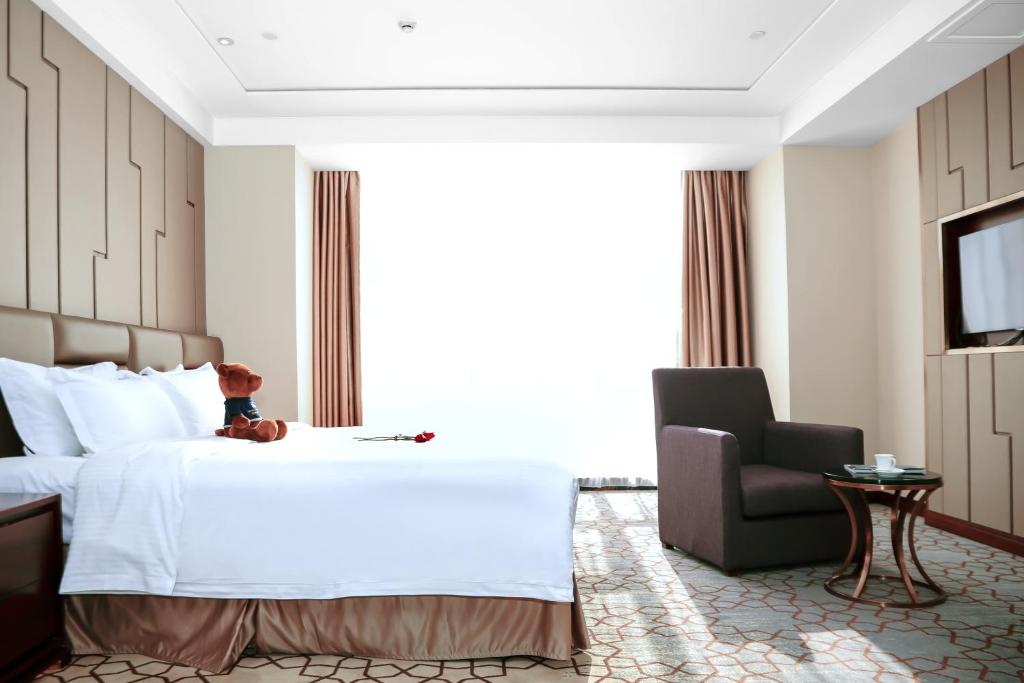 Postel nebo postele na pokoji v ubytování Shenzhen Avant-Garde Hotel