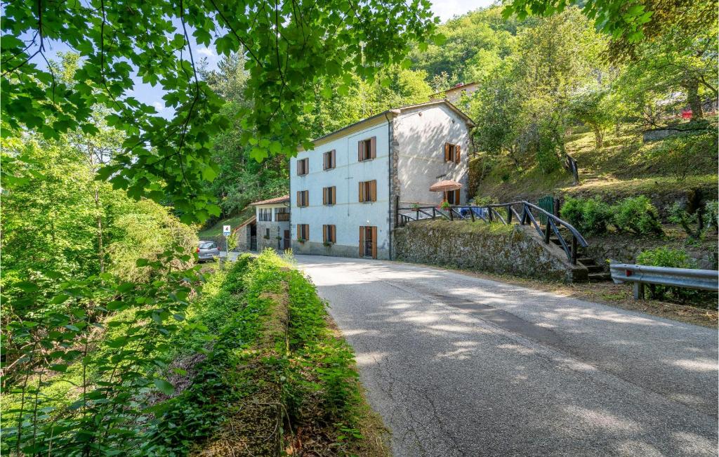 a white building on the side of a road at Awesome Home In Migliorini With Wifi in Migliorini
