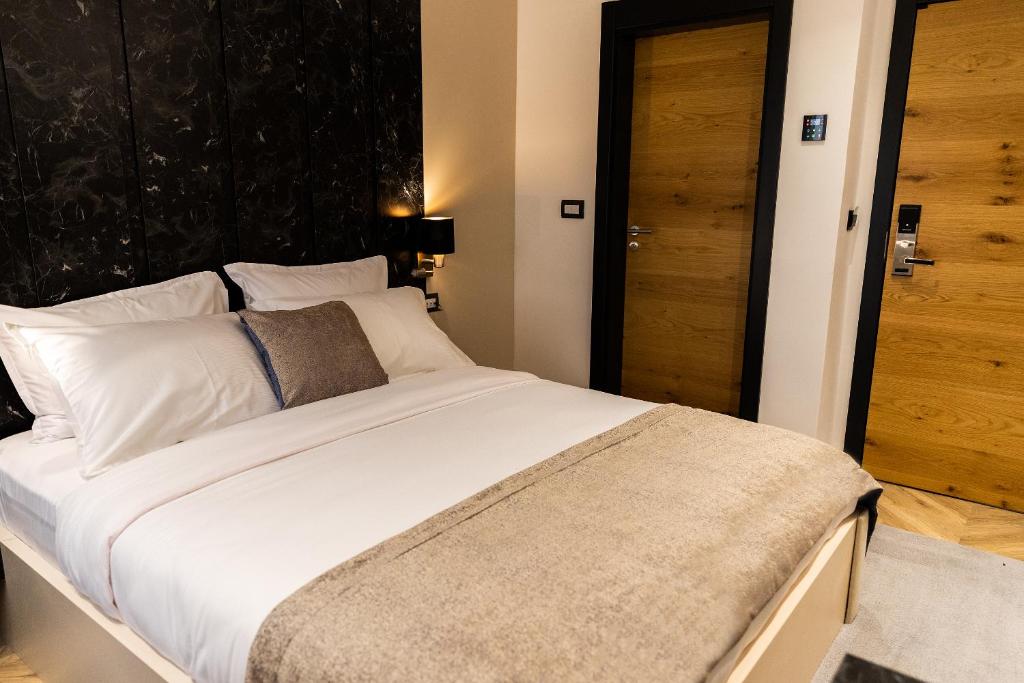 Postel nebo postele na pokoji v ubytování Ador Hotel