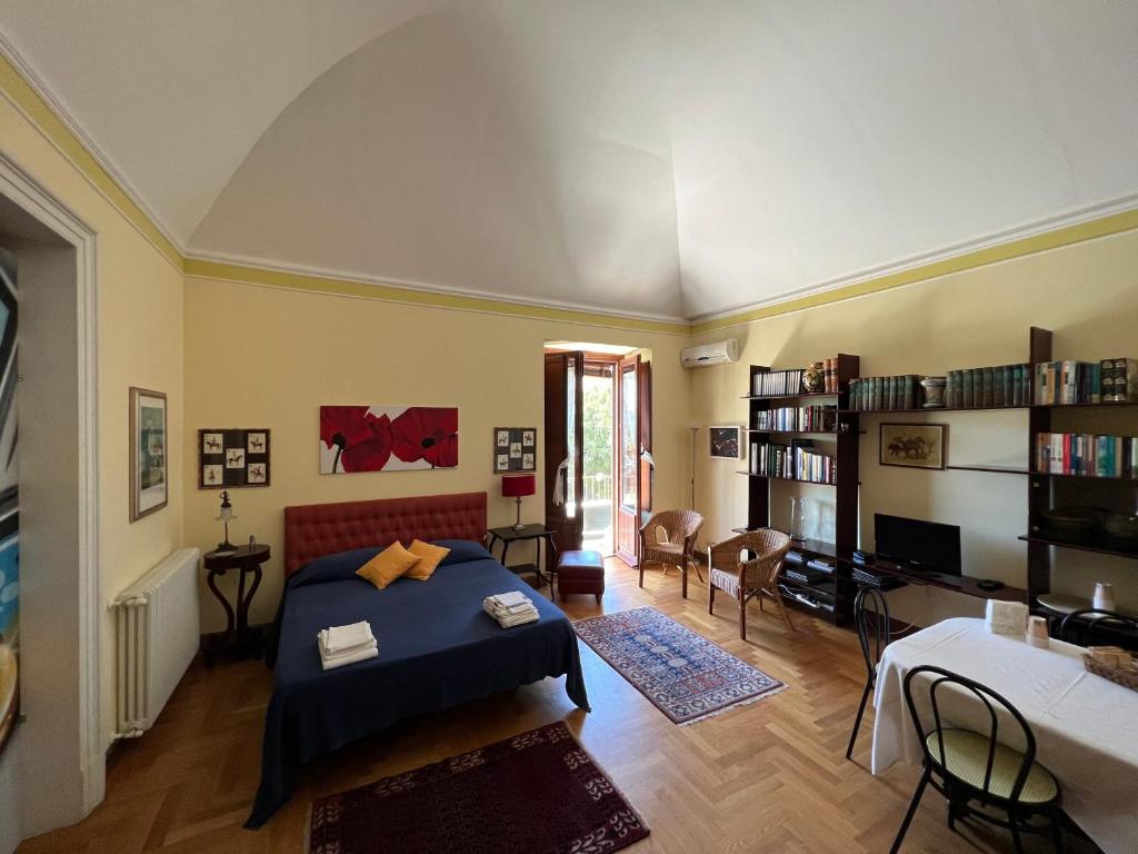 A seating area at Suite Ursino