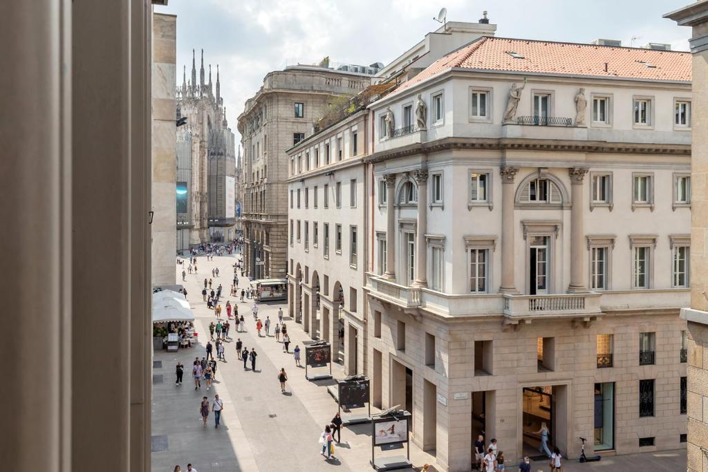 Nespecifikovaný výhled na destinaci Milán nebo výhled na město při pohledu z apartmánu