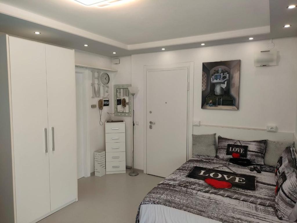 Zdjęcie z galerii obiektu Appartamento Mirabell, FRONTE SPIAGGIA, VISTA MARE CON PARCHEGGIO w Grado