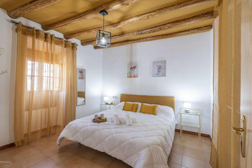 Postel nebo postele na pokoji v ubytování Casa Rural Maimones
