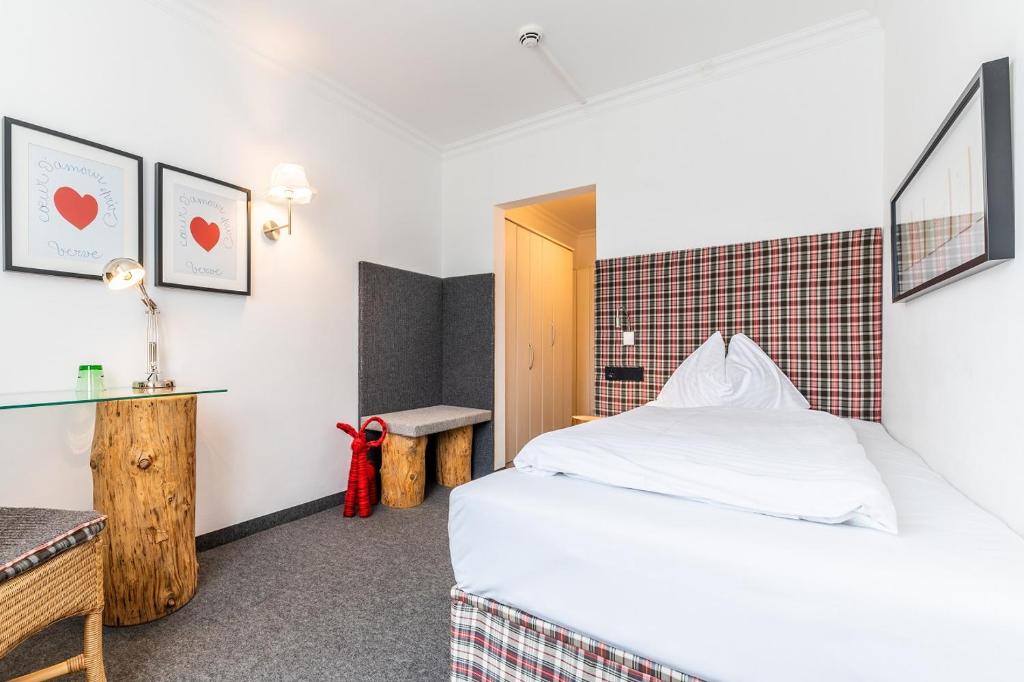 Postel nebo postele na pokoji v ubytování Hotel Bruggwirt
