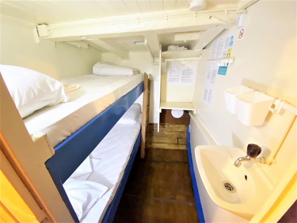 Posteľ alebo postele v izbe v ubytovaní Rhythm Floating Hostel - Zadar