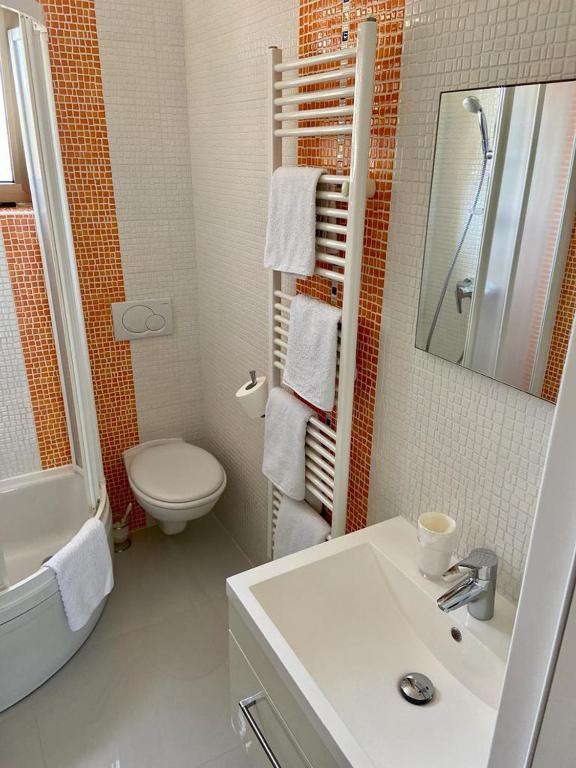 Koupelna v ubytování Portum rooms