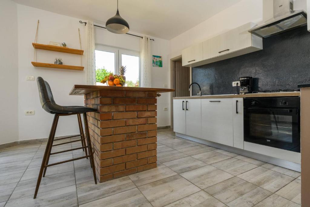 Kuchyň nebo kuchyňský kout v ubytování Holiday house Boky