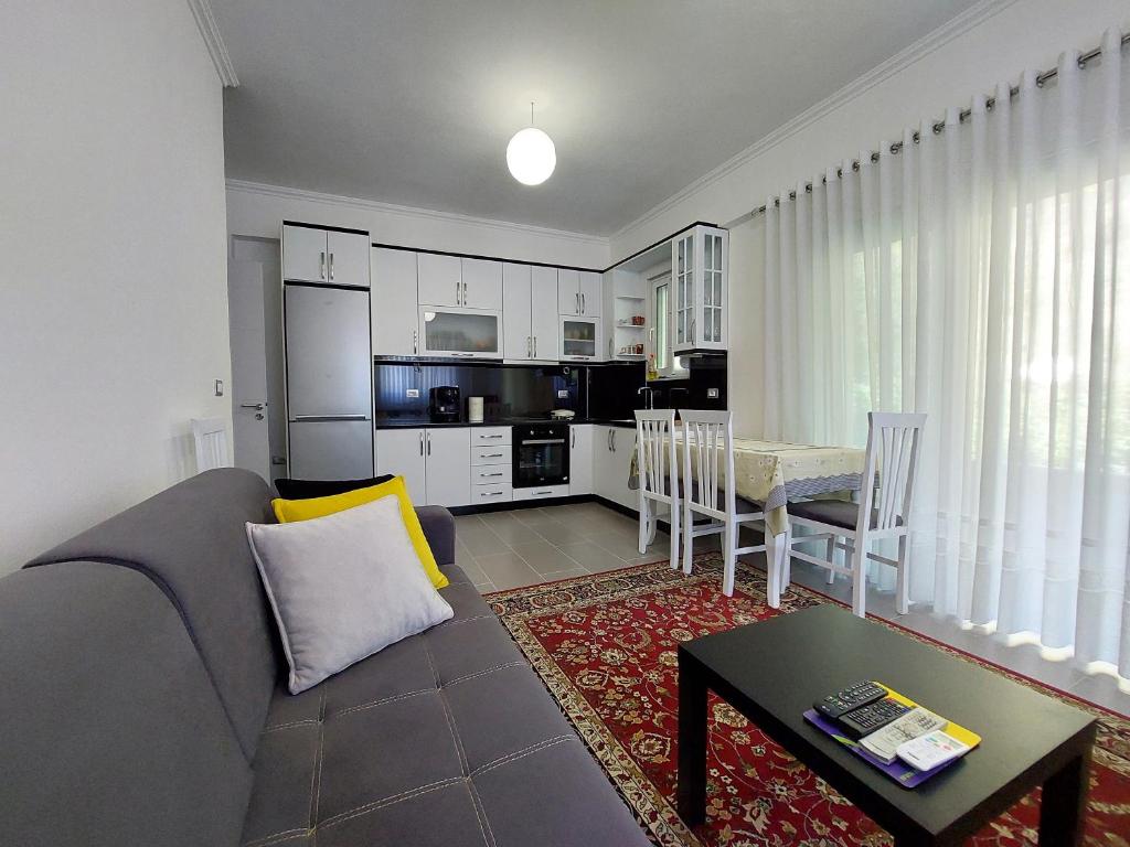 Tina's 1-bedroom condo apartment - Image 4