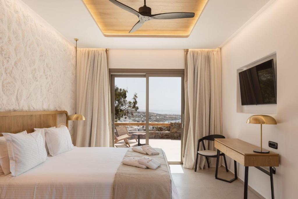 Postel nebo postele na pokoji v ubytování Calma Suites Mykonos