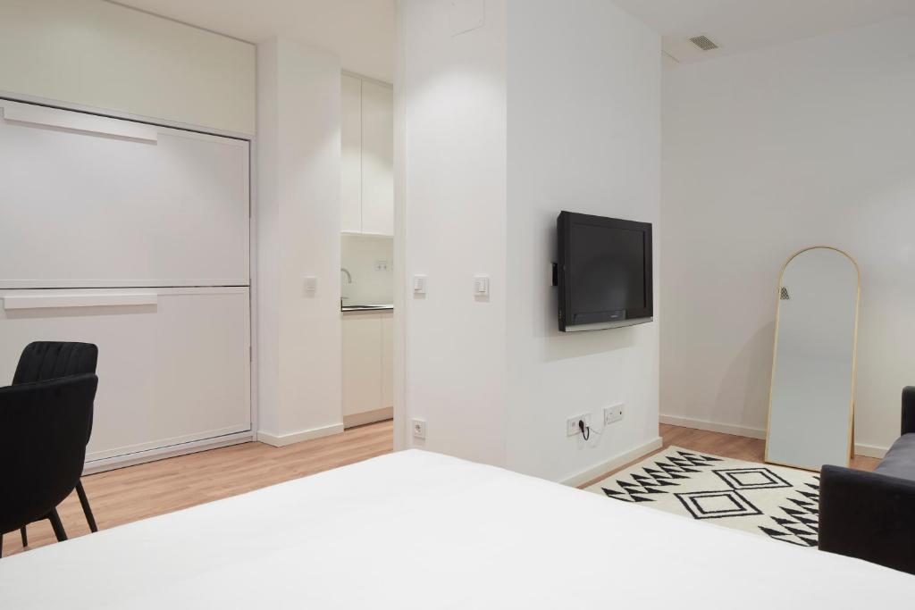TV a/nebo společenská místnost v ubytování Hotel Iriguibel Huarte Pamplona