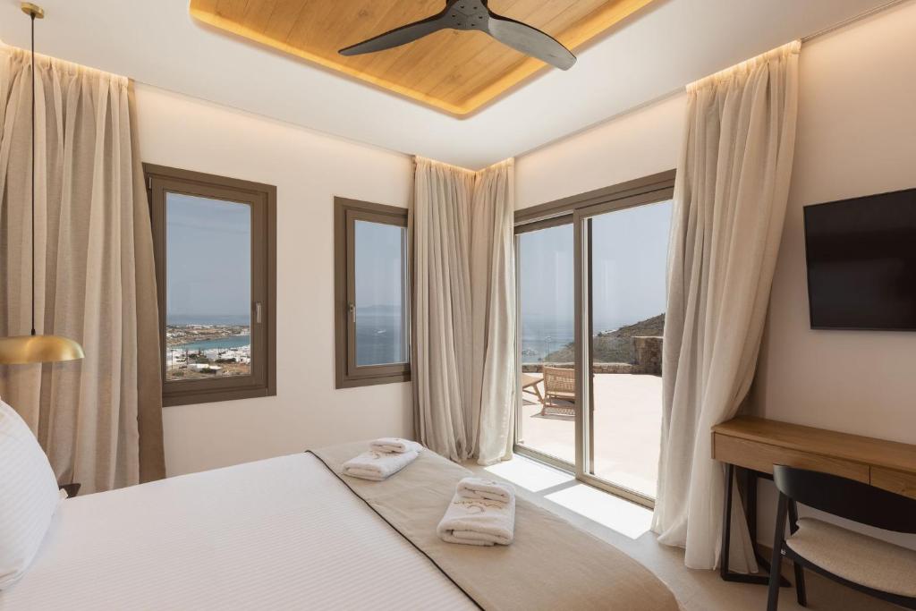 Postel nebo postele na pokoji v ubytování Calma Suites Mykonos