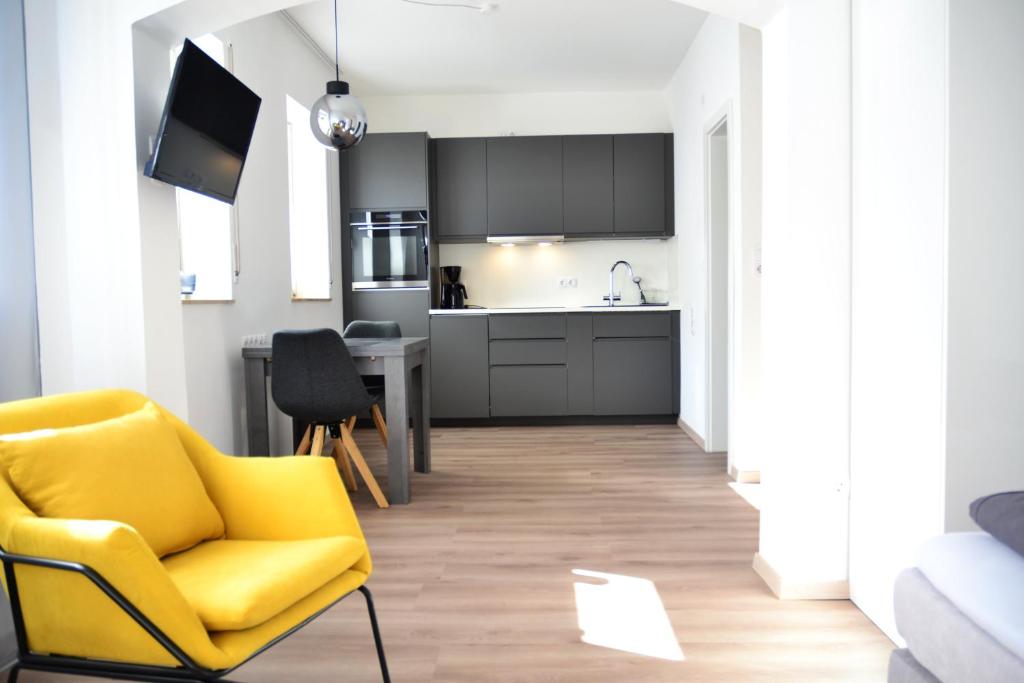 Kuchyň nebo kuchyňský kout v ubytování Hotel-garni 'Zum Weinkrug'