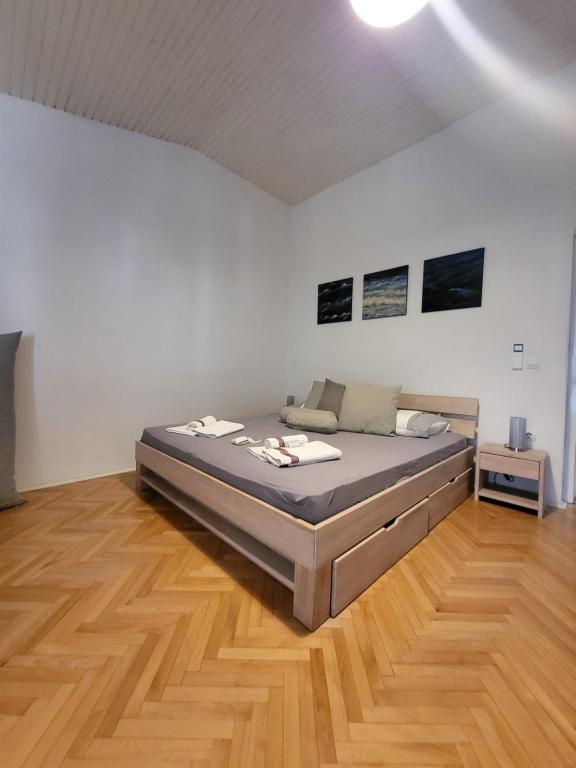 Llit o llits en una habitaci&oacute; de Apartment Villa Mirna