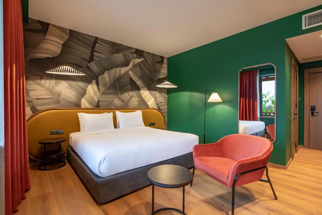 Postel nebo postele na pokoji v ubytování Lopota Lake Resort & Spa