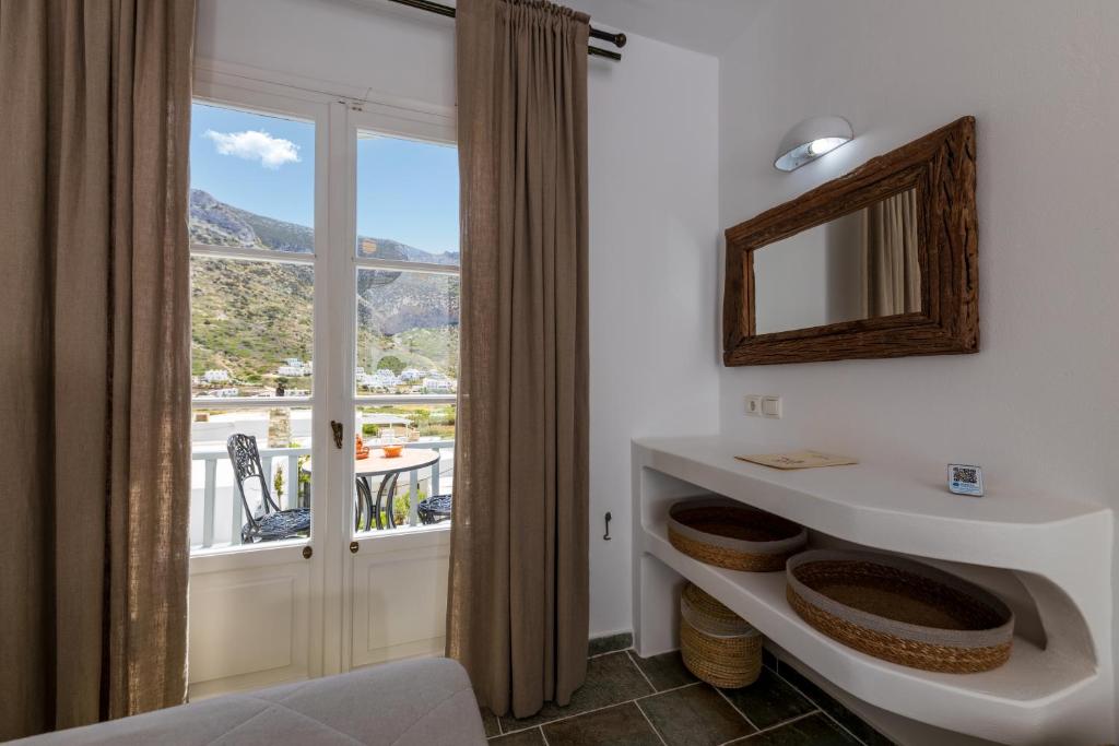 Nespecifikovaný výhled na hory nebo výhled na hory při pohledu z hotelu