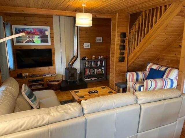 Istumisnurk majutusasutuses Luxury 3 bedroom, 3 bathroom lodge with hot tub