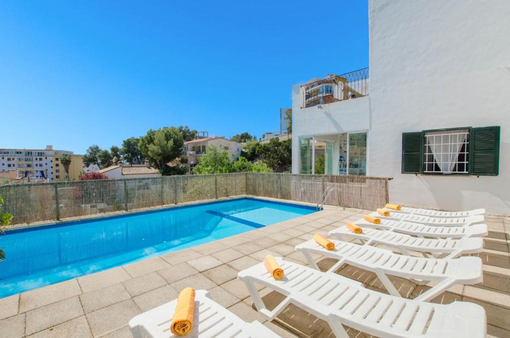 Bazén v ubytování YourHouse Ca Na Salera villa nebo v jeho okolí