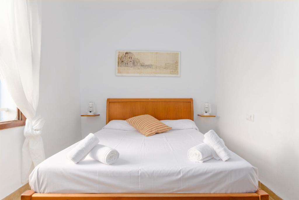 Postel nebo postele na pokoji v ubytování YourHouse Ca Na Salera villa