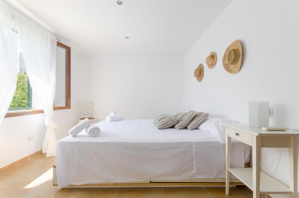 Postel nebo postele na pokoji v ubytování YourHouse Ca Na Salera villa