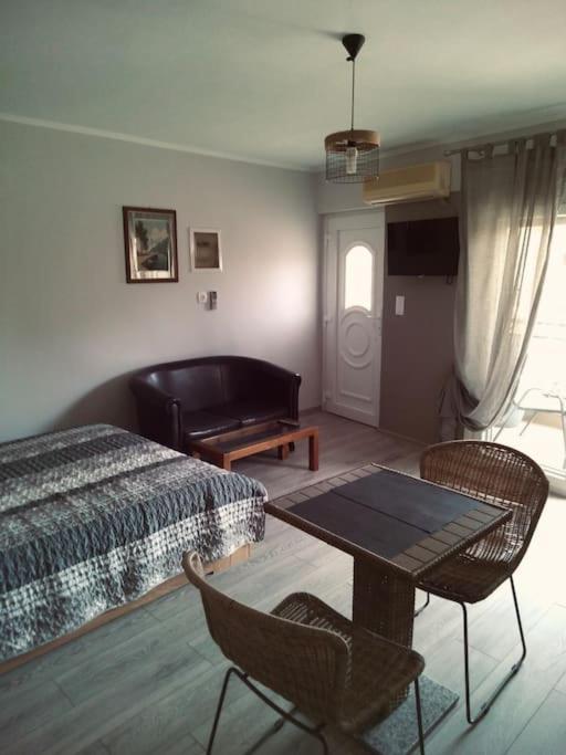 Minimal & cozy studio ΜΕ ΔΩΡΕΑΝ ΧΩΡΟ ΣΤΑΘΜΕΥΣΗΣ - 6