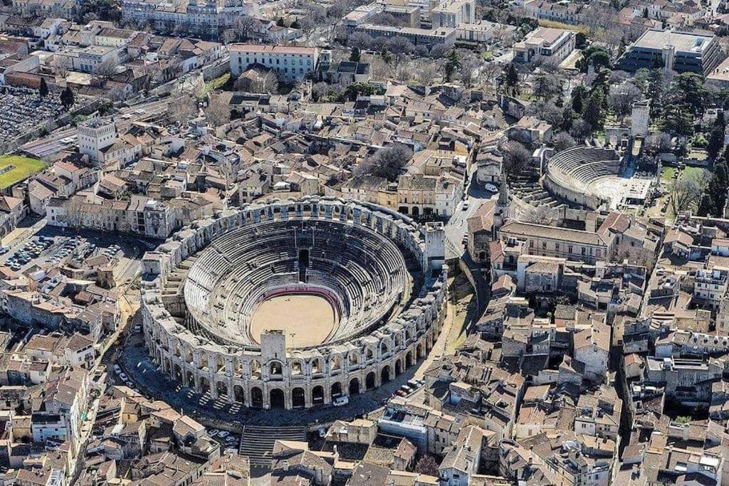 an aerial view of an amphitheater in a city at Résidence les Arts 2 in Arles