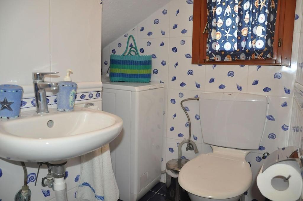 Kúpeľňa v ubytovaní Yades elegant villa 2 minutes away from the beach
