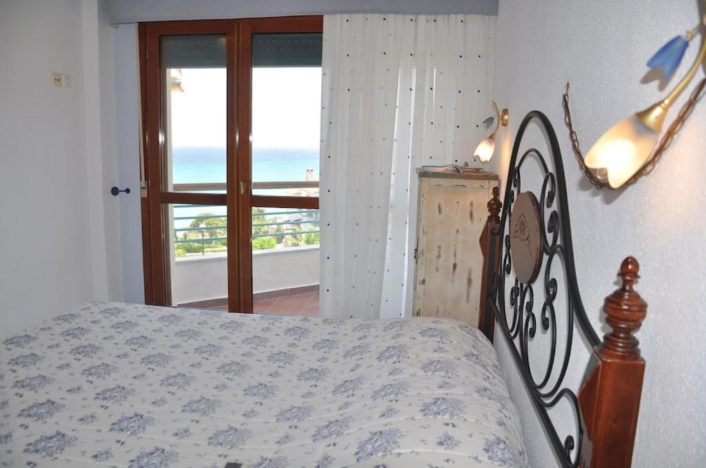 Posteľ alebo postele v izbe v ubytovaní Yades elegant villa 2 minutes away from the beach