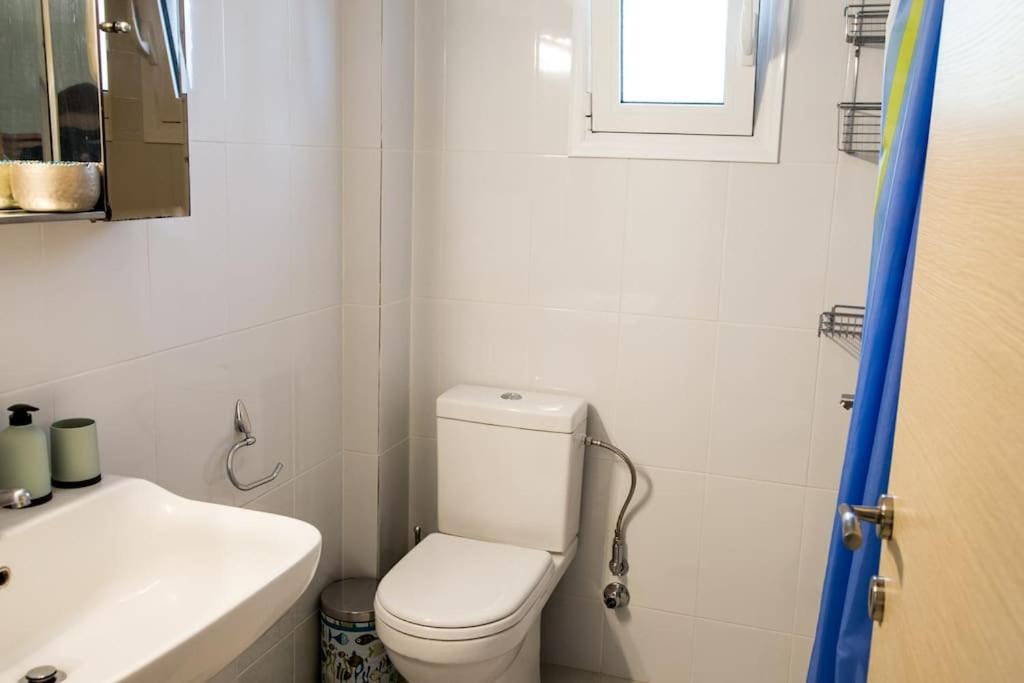 A bathroom at Blue Theros Apartments