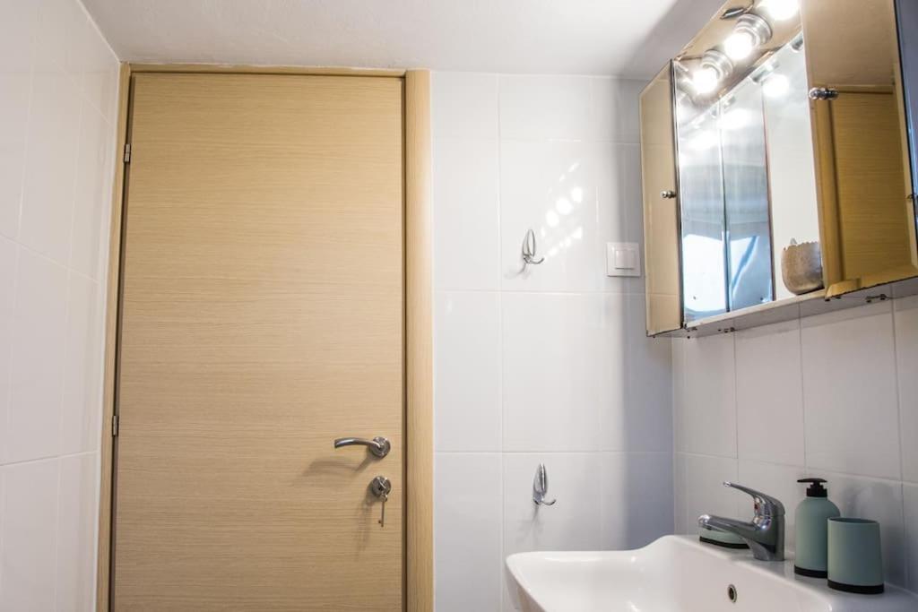 A bathroom at Blue Theros Apartments