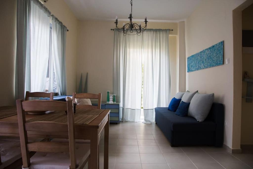 A seating area at Blue Theros Apartments
