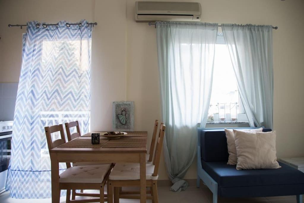 A seating area at Blue Theros Apartments