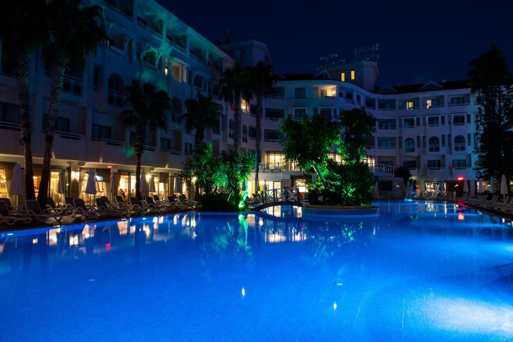 Bazén v ubytování Side Star Beach Hotel - Ultra All Inclusive nebo v jeho okolí