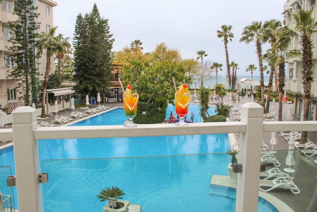 Bazén v ubytování Side Star Beach Hotel - Ultra All Inclusive nebo v jeho okolí